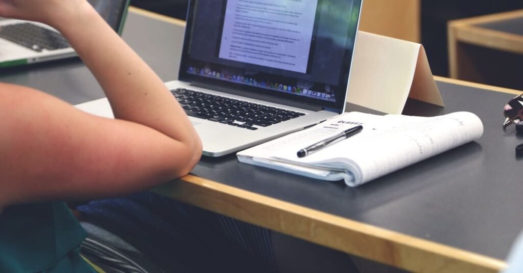 Polytechnic student doing URISE student login on a laptop